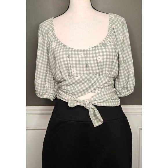 Everleigh Gingham Cropped Babydoll Wrap Top smocked puff sleeves NWT Small - Picture 2 of 7